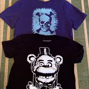 2 T-shirts size small